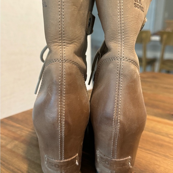 Sorel Joan of Arctic Wedge Ankle Boot size 7. Sold out on Anthropologie site. - Picture 2 of 5